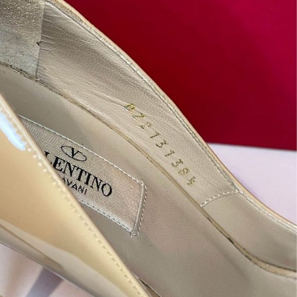 VALENTINO GARAVANI Patent Open Toe Bow Pumps - Picture 2 of 7